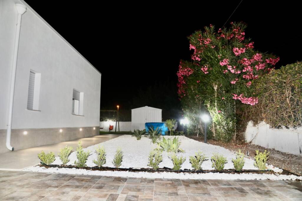 VILLA MARE BLUE SR Nuovissima Villa 150m dal mare adatta a bambini Terrauzza Esterno foto